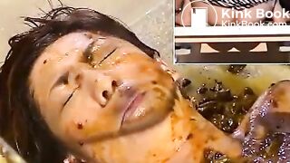 美女の顔にウンコを連続ぶっかけ - Scat