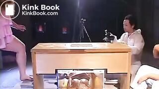 美女の顔にウンコを連続ぶっかけ - Scat