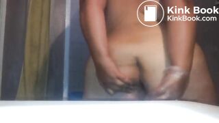 BBW SHITS AND CATCHES IT