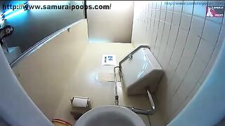 Webcam in public Japanese toilet - Unsensored Japanese scat porn videos