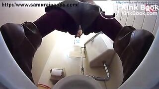 Webcam in public Japanese toilet - Unsensored Japanese scat porn videos