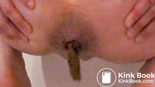 Sexy Babe Pooping And Pissing