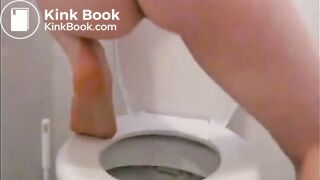 Sexy Babe Pooping And Pissing