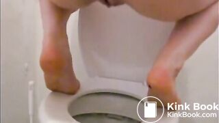 Sexy Babe Pooping And Pissing