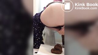 Amateur Babe Pooping #9