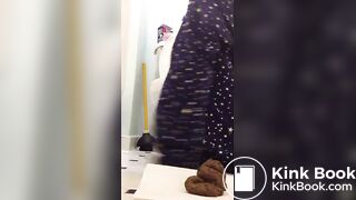 Amateur Babe Pooping #9