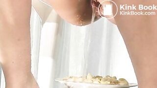 Perverse Girl Pissing Shitting Kaviar Sex Video