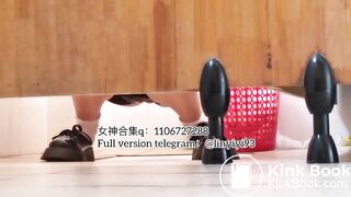 The girl excreted profusely in the toilet 90