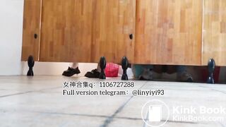 The girl excreted profusely in the toilet 90