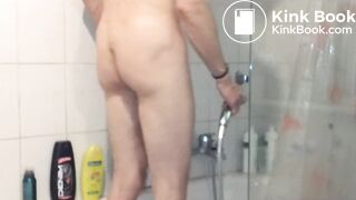 Caca debout dans la baignoire, étalage, masturbation, éjaculation