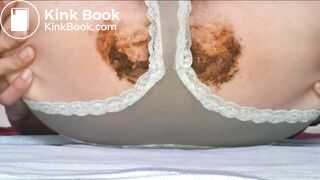 Je viens de chier dans la culotte de ma copine, je me fais jouir dedans