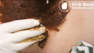 Je viens de chier dans la culotte de ma copine, je me fais jouir dedans