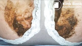 Je viens de chier dans la culotte de ma copine, je me fais jouir dedans