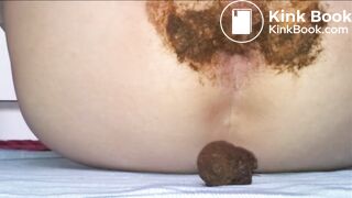 Je viens de chier dans la culotte de ma copine, je me fais jouir dedans