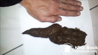 Copieuse décharge fécale que j'étale sur mes fesses, masturabtion et jouissance scato