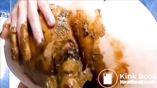 Girl shitting masturbating fisting and squirting orgasm