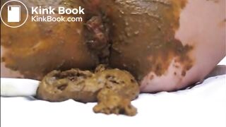 Mature lady masturbating with brush and shitting