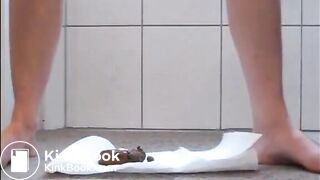 Girl shit and smear it on her feet