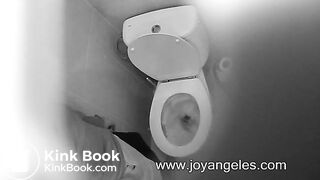 Blonde's big turd won't flush