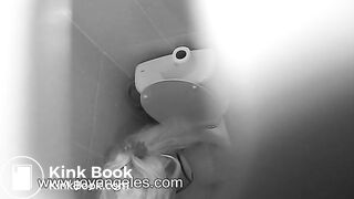 Blonde's big turd won't flush