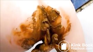 Girl shitting and fisting her pussy
