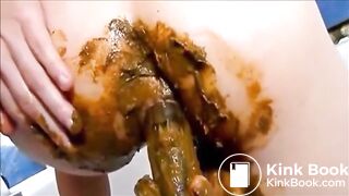 Girl shitting and fisting her pussy