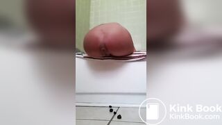 Very constipated lady