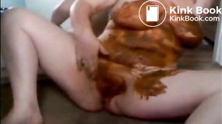BBW smearing shit on her body