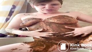Hot mature slut smears her tasty shit all over her body