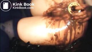Hot milf shitting diarrhea and toying her asshole