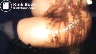 Hot milf shitting diarrhea and toying her asshole
