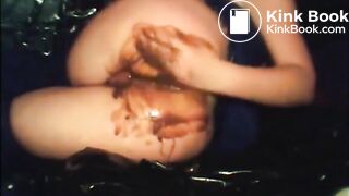 Hot milf shitting diarrhea and toying her asshole
