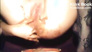 Girl shit diarrhea smear on pussy and masturbate