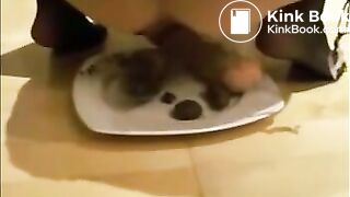 Girl masturbating asshole with dildo while shitting then eating poop