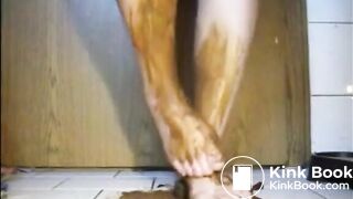 Mature bbw smearing shit on her feet and legs