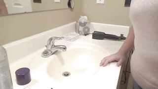 Chubby housewife shits in sink