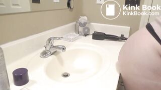 Chubby housewife shits in sink