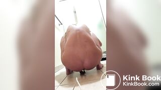 Hot girl shits then smears her hot body