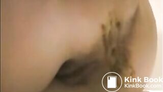 Milf is showing her pulsating asshole with shit