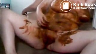 Big mature lady smearing shit all over her body