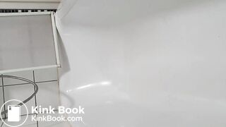 Bella_Kacktundpisst_Wanne