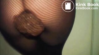 Hot butt milf shitting on her fishnet