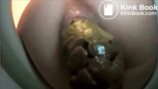Woman pissing and shitting a very big turd