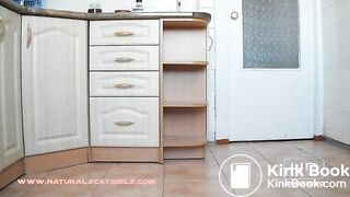 Big lady's big poo in her kitchen