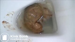 Big but mom shitting in the toilet