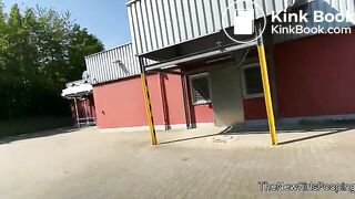 Housewife needs to shit in the car park - ThisVidcom