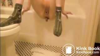 Blonde teen showing us how she shitting