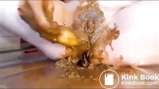 Girl masturbating and fisting her pussy with shit