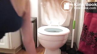 Blonde's big toilet poop