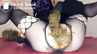 its Nearly HALLOWEEN Scope out the pumpkin!